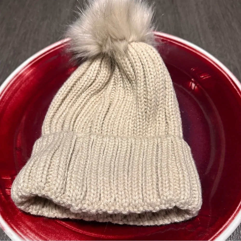 Brand New MSDC‎ Women's Knit Oatmeal Color Beanie featuring a Playful Pom-Pom